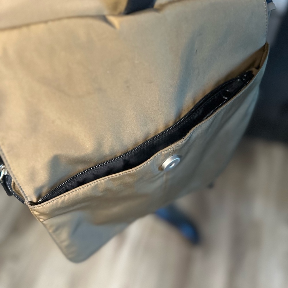 Ameribag Tan and Black Crossbody Bag Practical Everyday Style - Picture 10 of 11